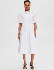 Selected Femme - SLFVIOLETTE 2/4 ANKLE BRODERI DRESS B - skjortklänningar - bright white - 3