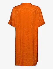 Selected Femme - SLFABIENNE-VIOLA SS OVERSIZE DRESS B - skjortekjoler - orangeade - 1