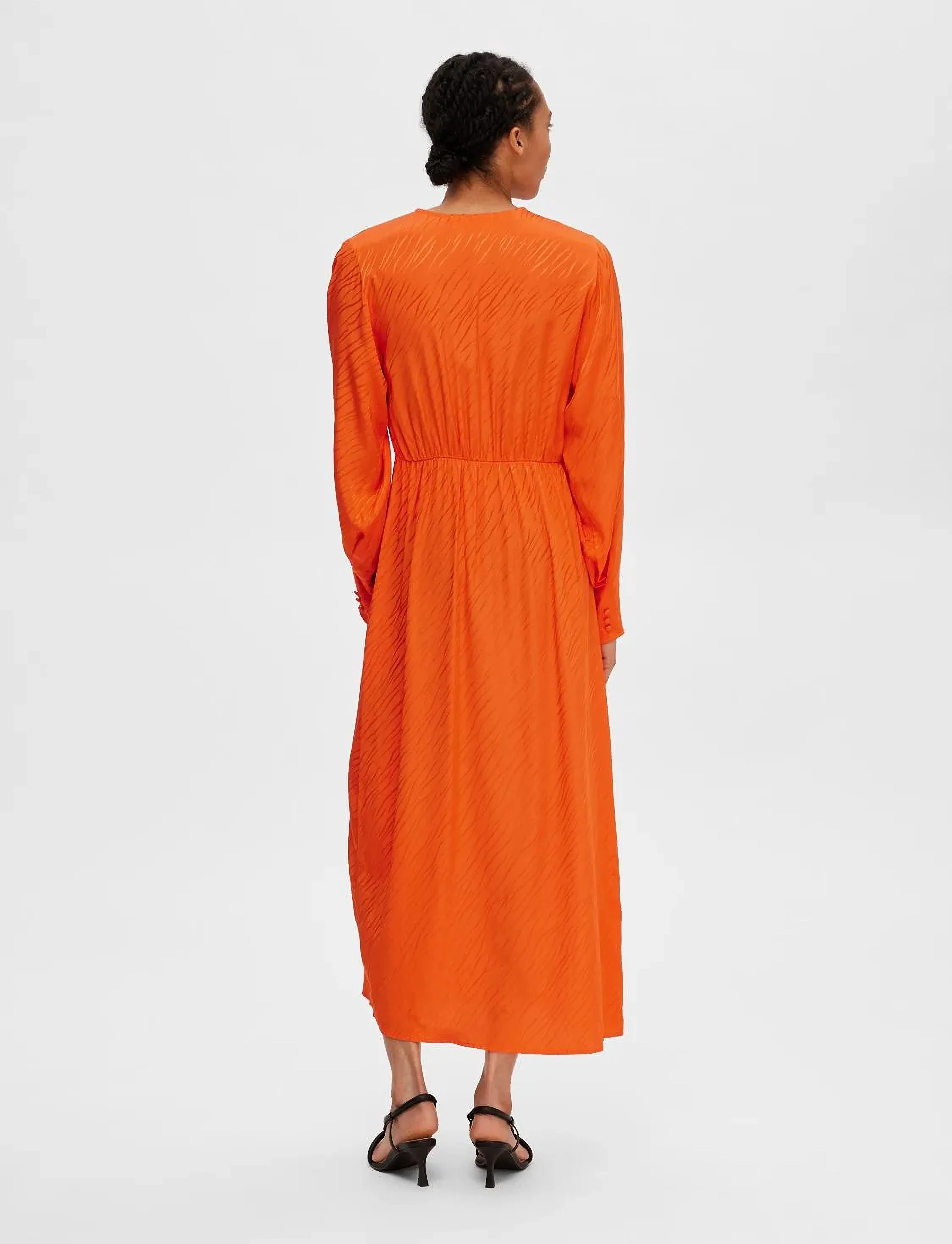 Selected - SLFABIENNE LS SATIN ANKLE WRAP DRESS B - wickelkleider - orangeade - 3