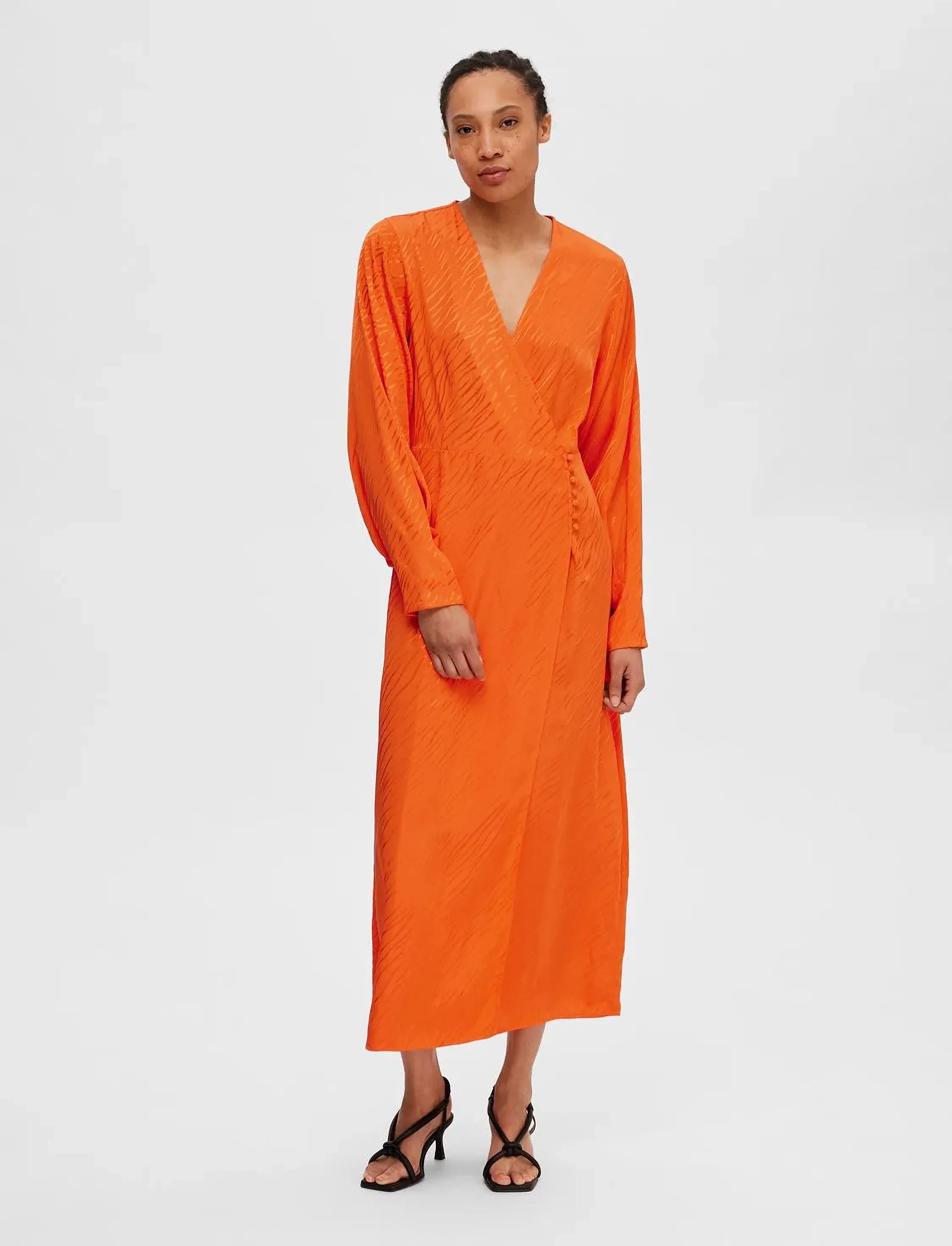 Selected - SLFABIENNE LS SATIN ANKLE WRAP DRESS B - wickelkleider - orangeade - 4