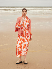 Selected Femme - SLFNICOLETTE LS ANKLE SHIRT DRESS B - hemdkleider - orangeade - 2