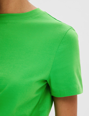 Selected Femme - SLFMYESSENTIAL SS O-NECK TEE NOOS - madalaimad hinnad - classic green - 5