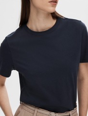 Selected Femme - SLFMYESSENTIAL SS O-NECK TEE NOOS - t-shirts - dark sapphire - 5