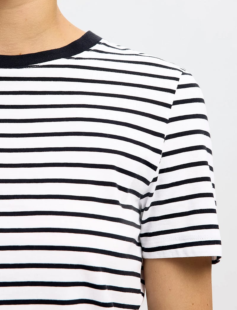 Selected - SLFMYESSENTIAL SS STRIPE O-NECK TEE - t-shirts - black - 5