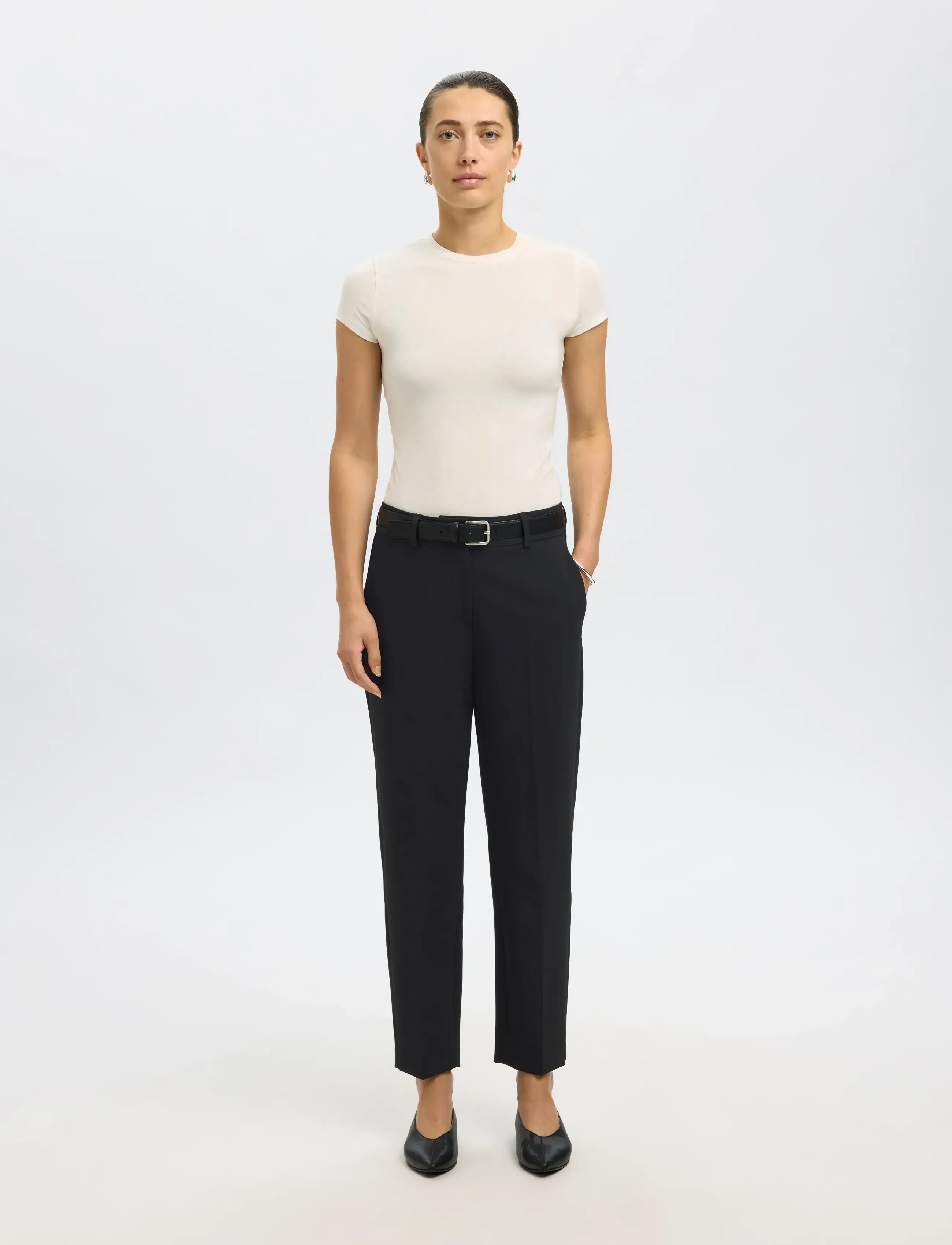 Selected - SLWRITA-RIA MW CROPPED PANT FD NOOS - chinos - black - 4