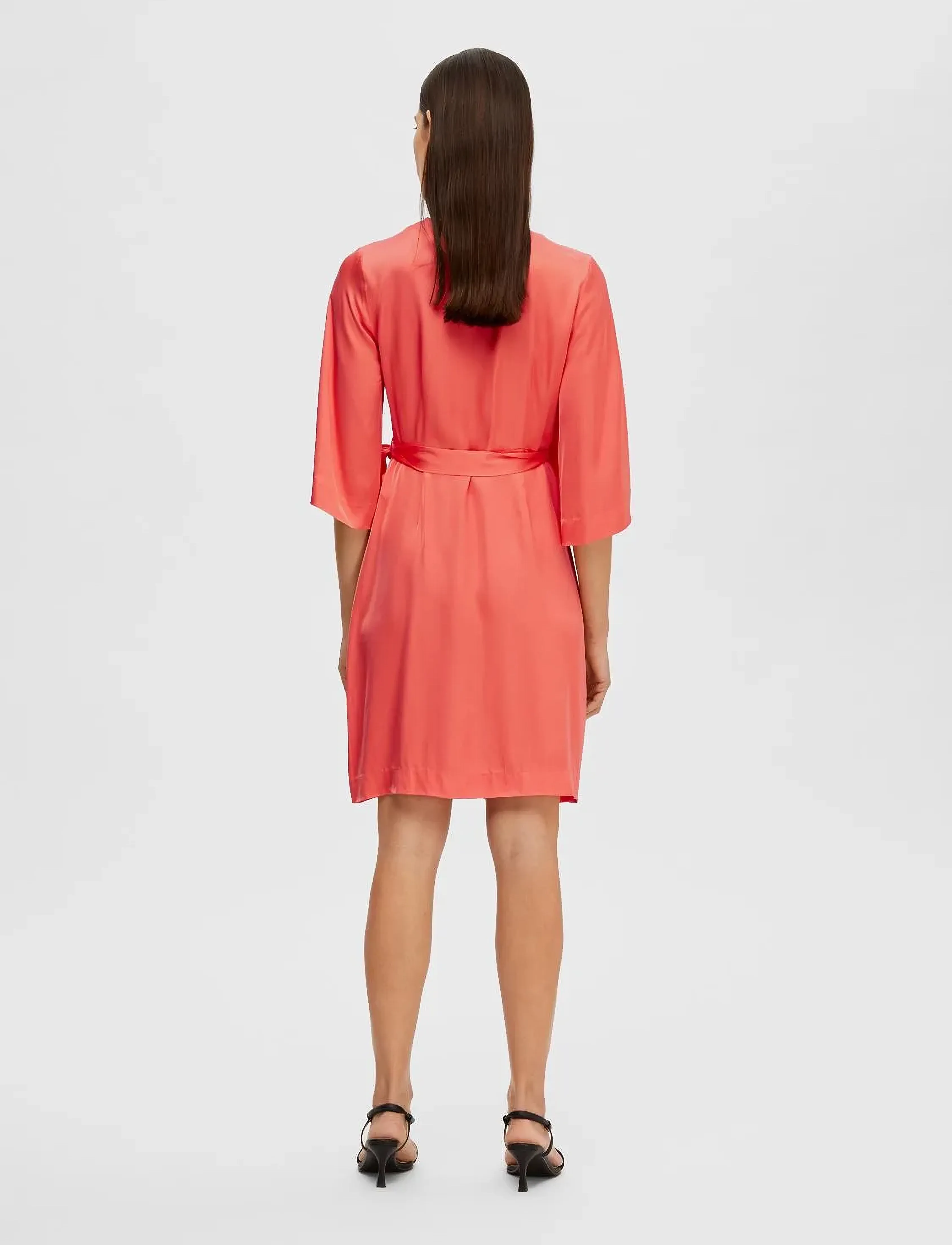 Selected - SLFFRANZISKA 3/4 SHORT SATIN WRAP DRESS - slå-om-kjoler - emberglow - 3