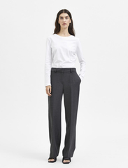 Selected Femme - SLFRITA MW WIDE PANT DGM N NOOS - puvunhousut - dark grey melange - 4