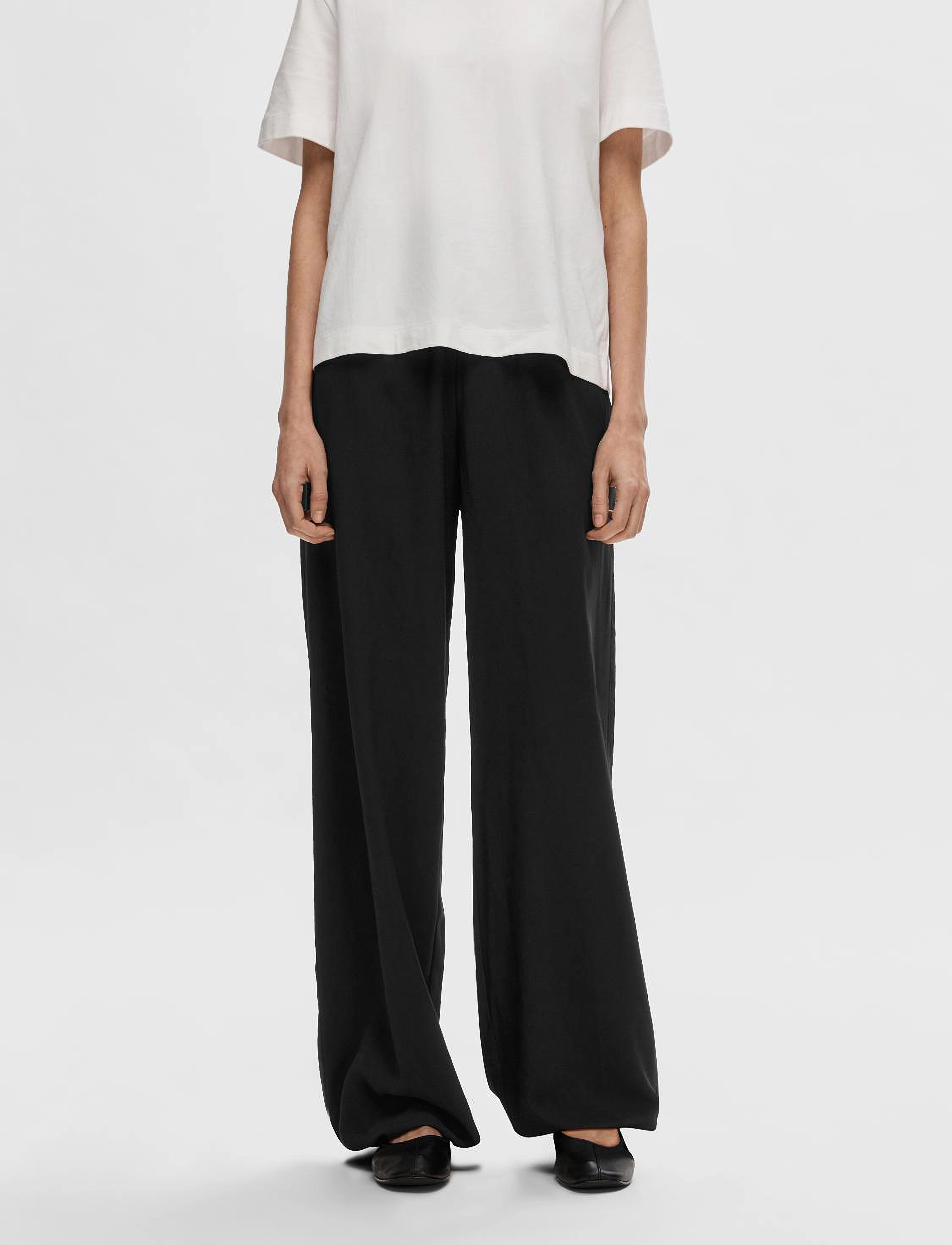 Selected SLFTINNI-RELAXED MW WIDE PANT N NOOS - Bukser - BLACK / black