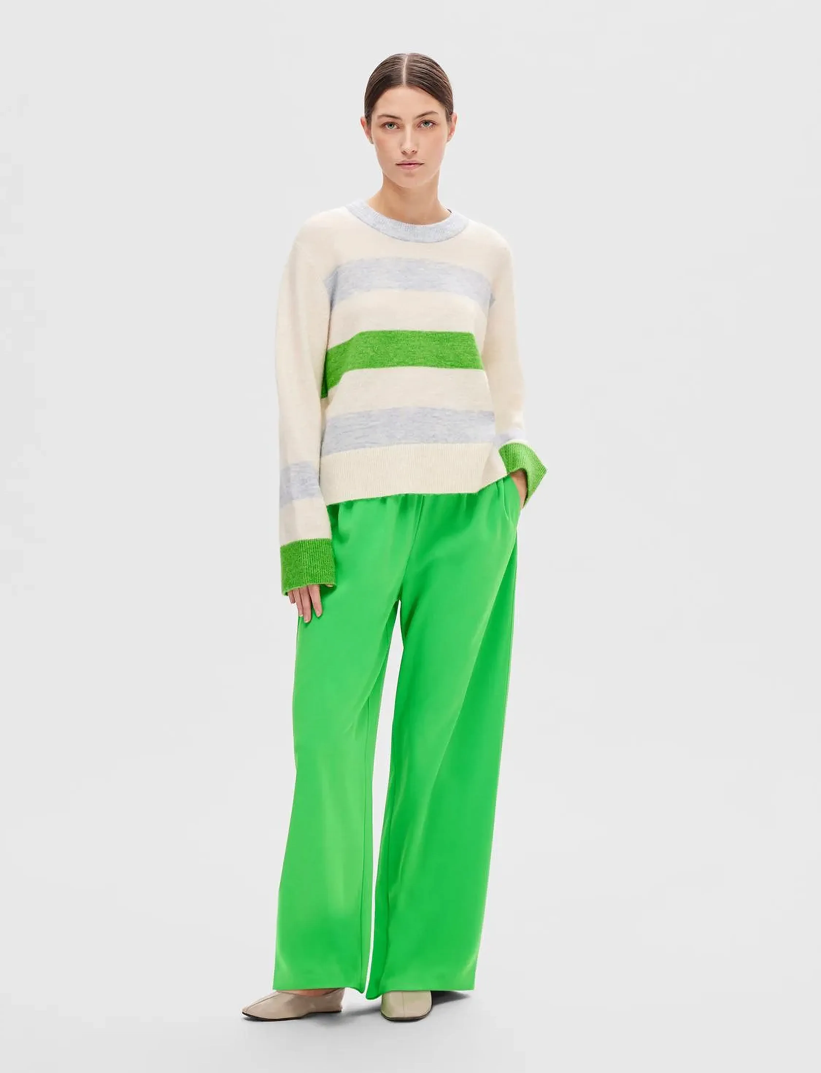 Selected - SLFTINNI-RELAXED MW WIDE PANT N NOOS - bukser med brede ben - classic green - 5