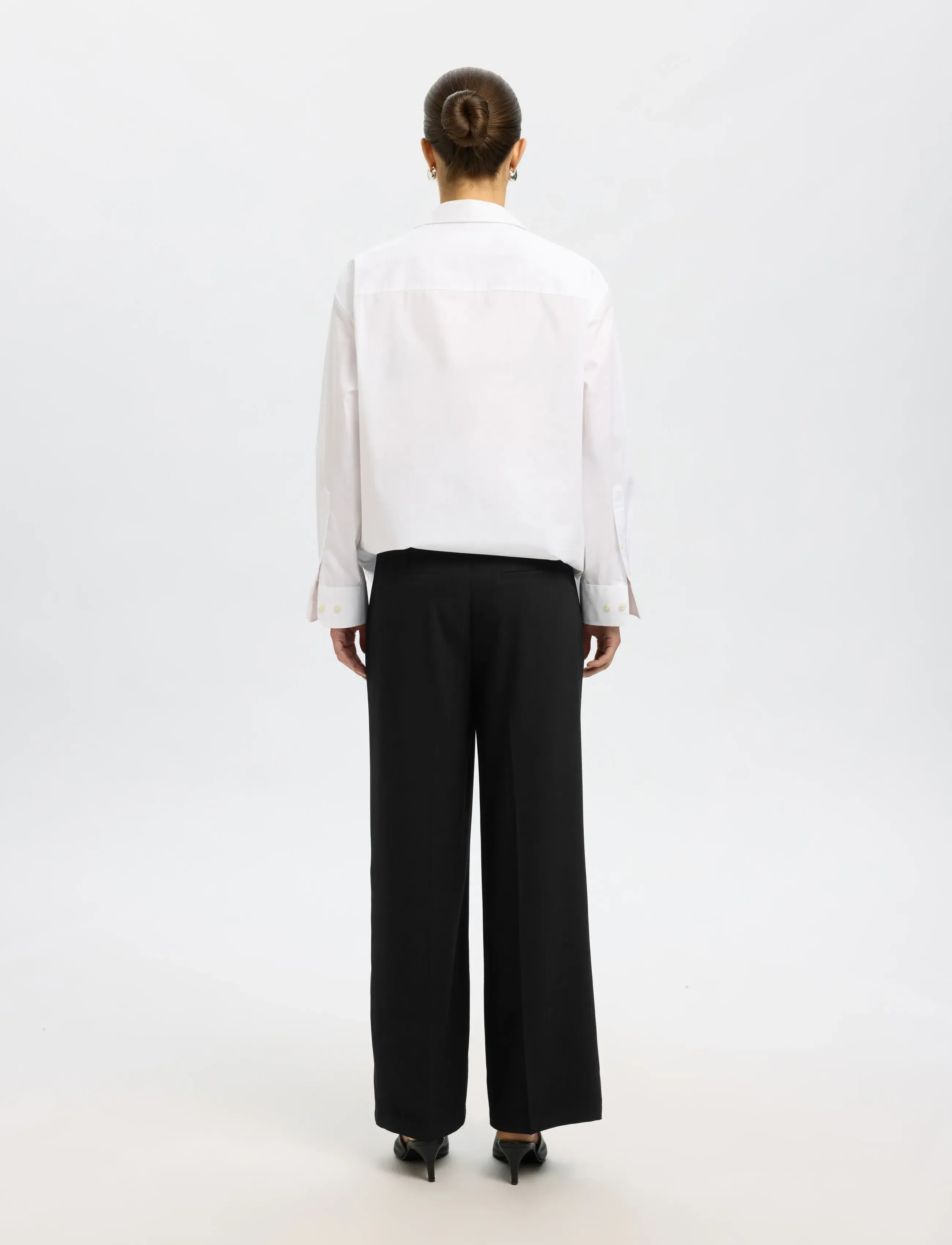 Selected - SLFTINNI MW WIDE PANT N NOOS - anzugshosen - black - 2