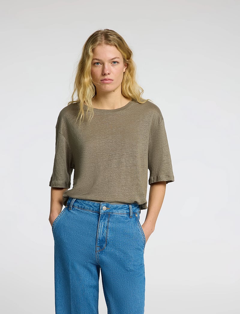 Selected - SLFVILJA LINEN SS TEE - t-shirts - vetiver - 3