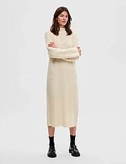 Selected Femme - SLFMALINE LS KNIT DRESS HIGH NECK NOOS - gebreide jurken - birch - 2