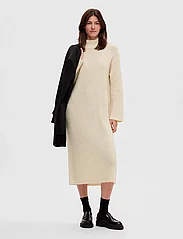 Selected Femme - SLFMALINE LS KNIT DRESS HIGH NECK NOOS - gebreide jurken - birch - 4