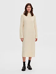 Selected Femme - SLFMALINE LS KNIT DRESS HIGH NECK NOOS - gebreide jurken - birch - 6