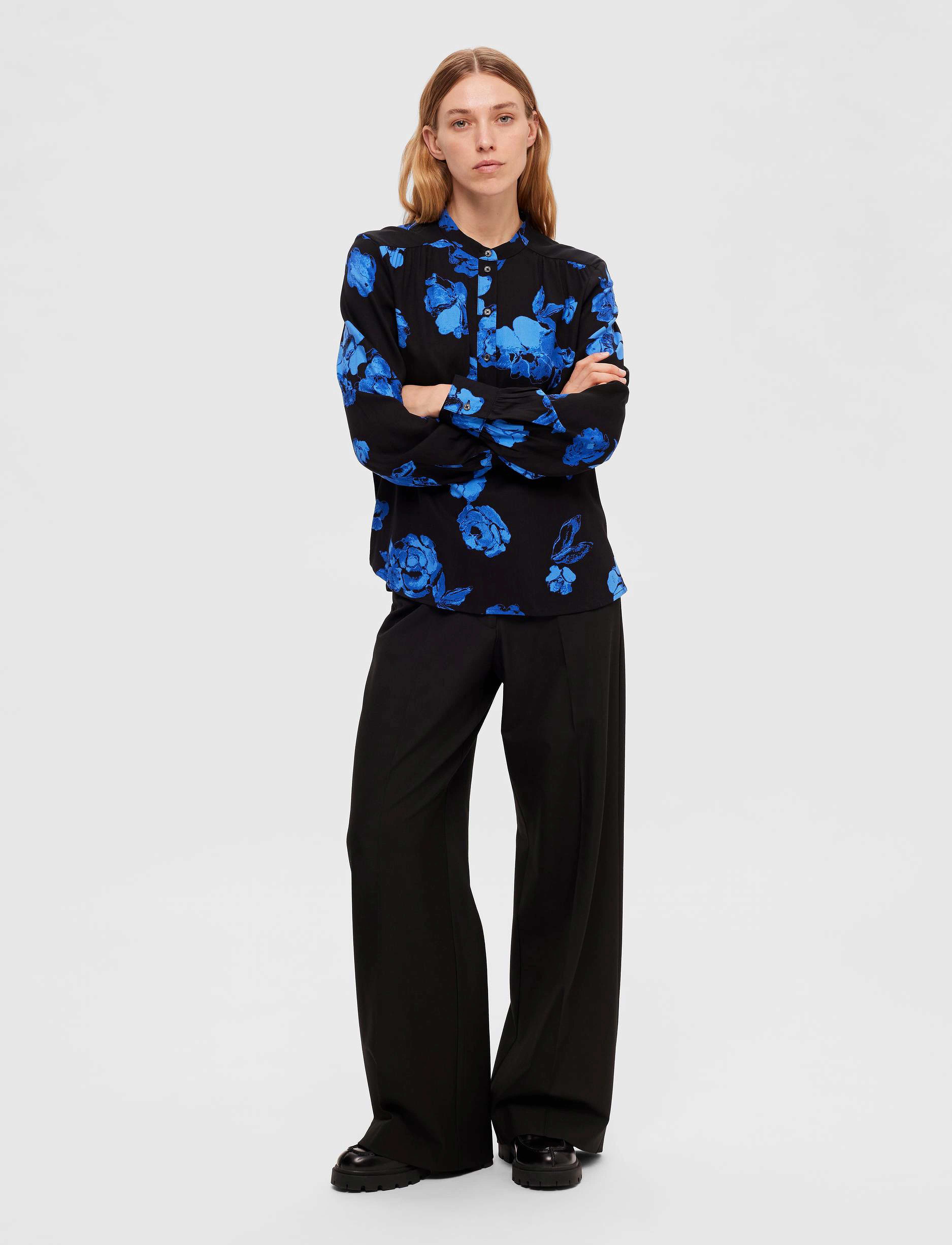 Selected - SLFKATRINA LS AOP TOP NOOS - black - 4