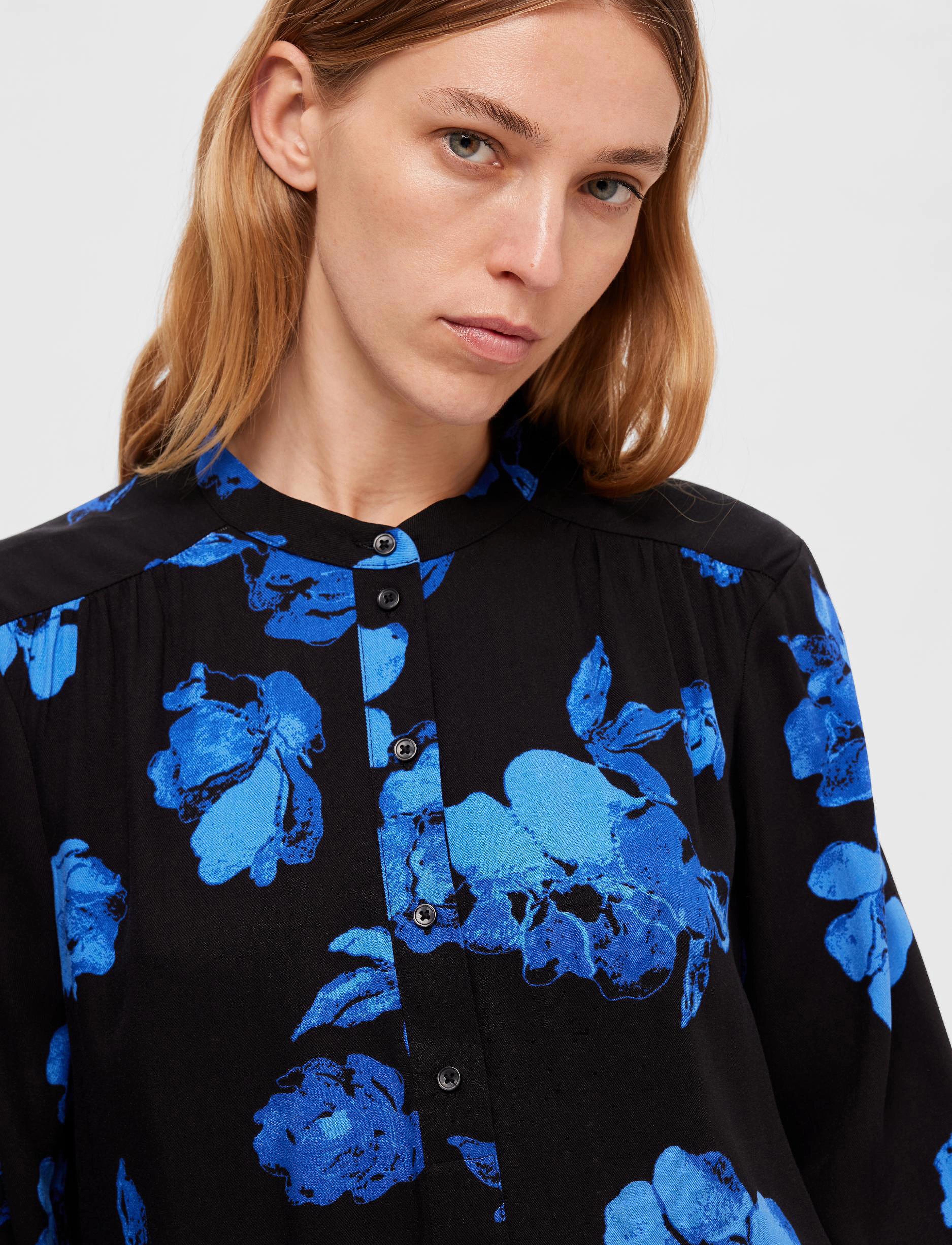 Selected - SLFKATRINA LS AOP TOP NOOS - black - 5