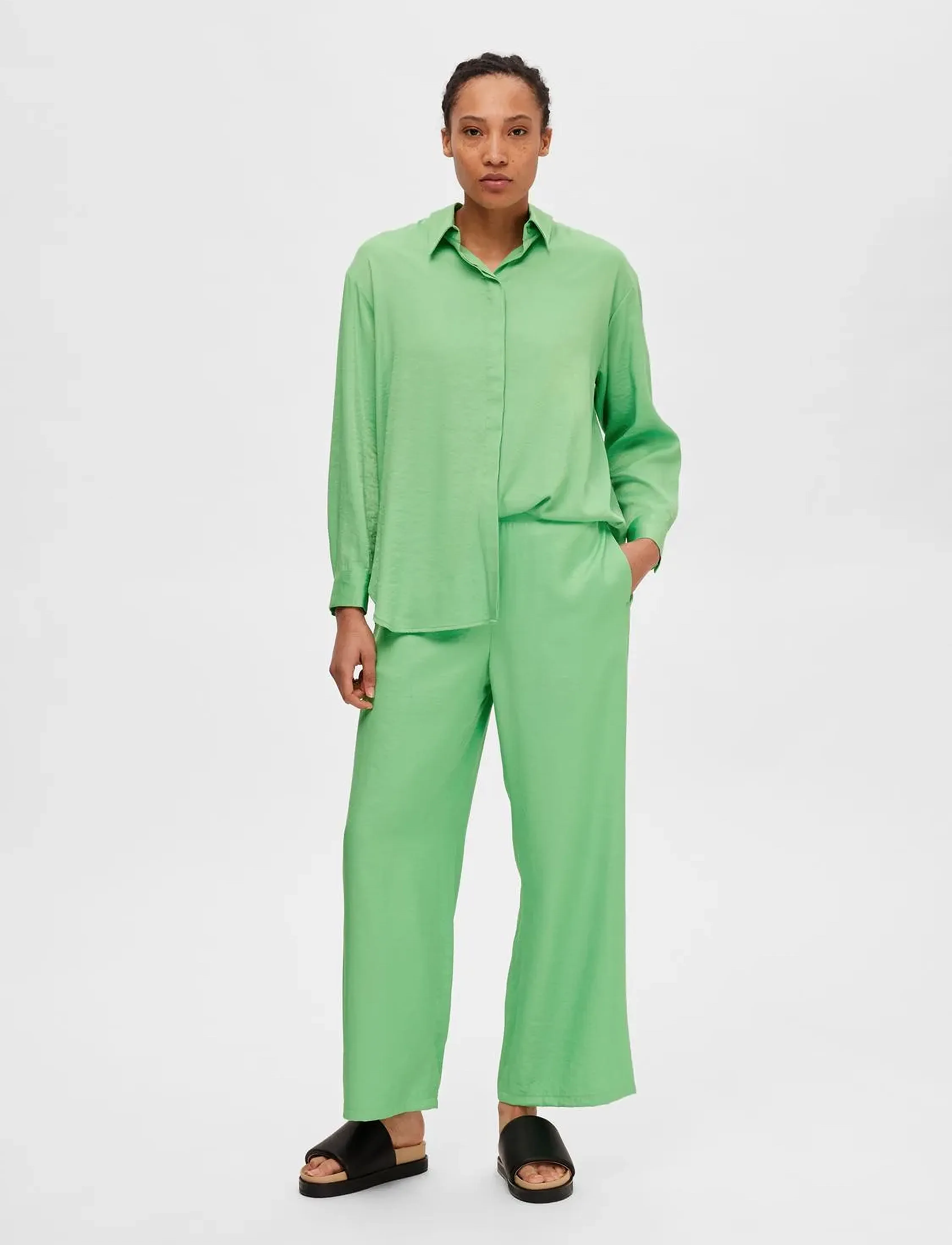 Selected - SLFDESIREE  MW PANT B - hosen mit weitem bein - absinthe green - 4