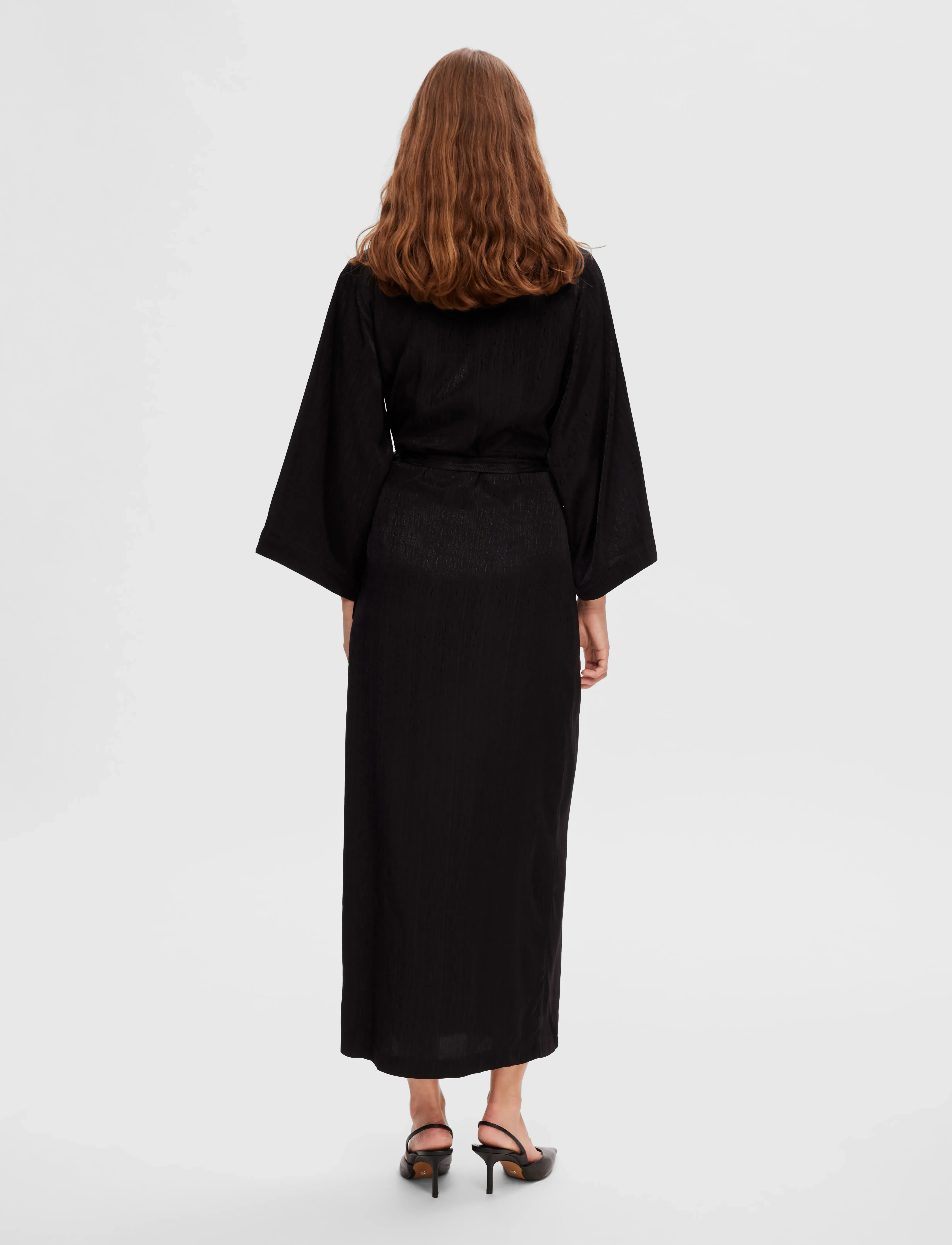 Selected - SLFTYRA 34 ANKLE WRAP DRESS B - slå-om-kjoler - black - 3
