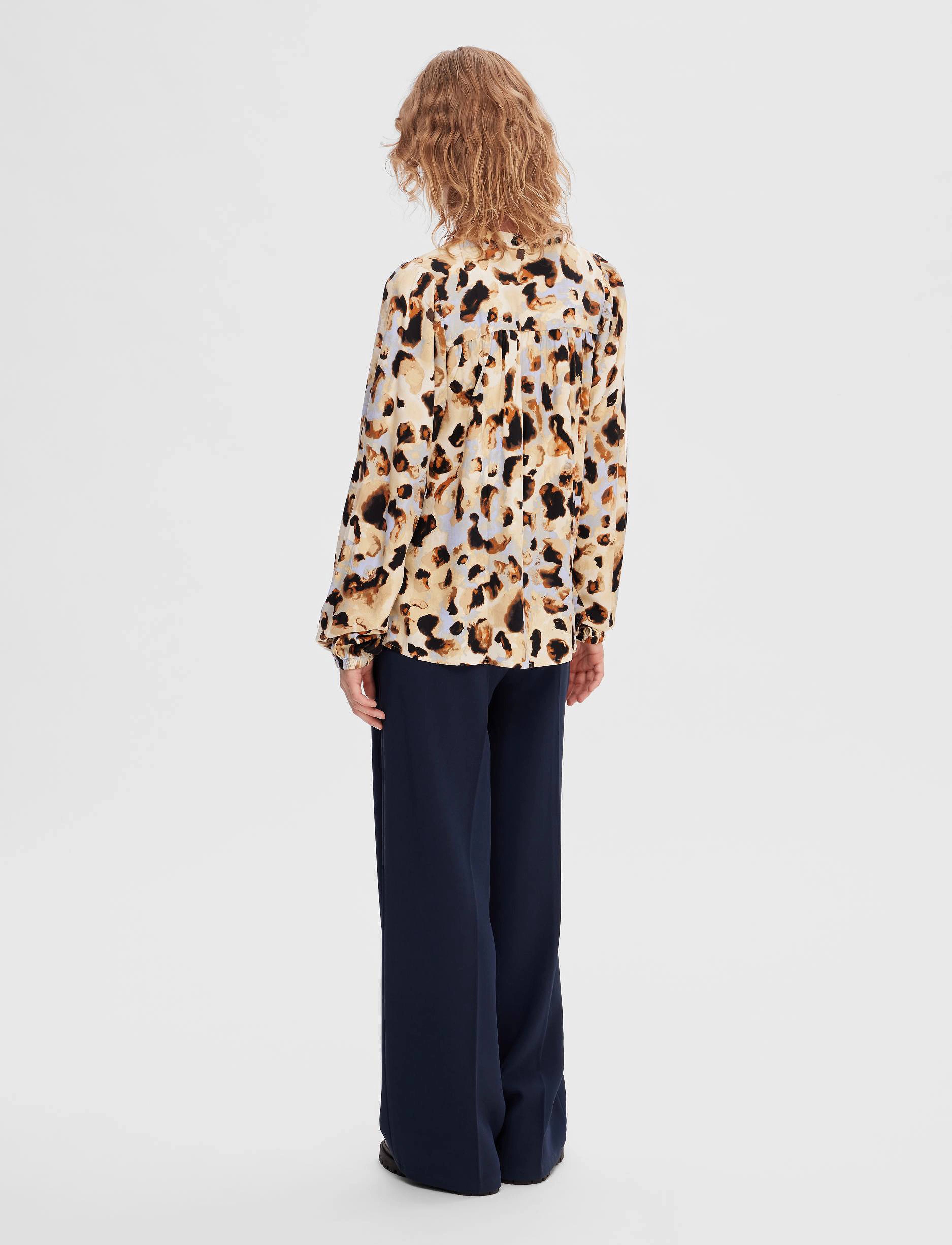 Selected - SLFSLAILA LS AOP TOP B - langærmede bluser - sandshell - 3
