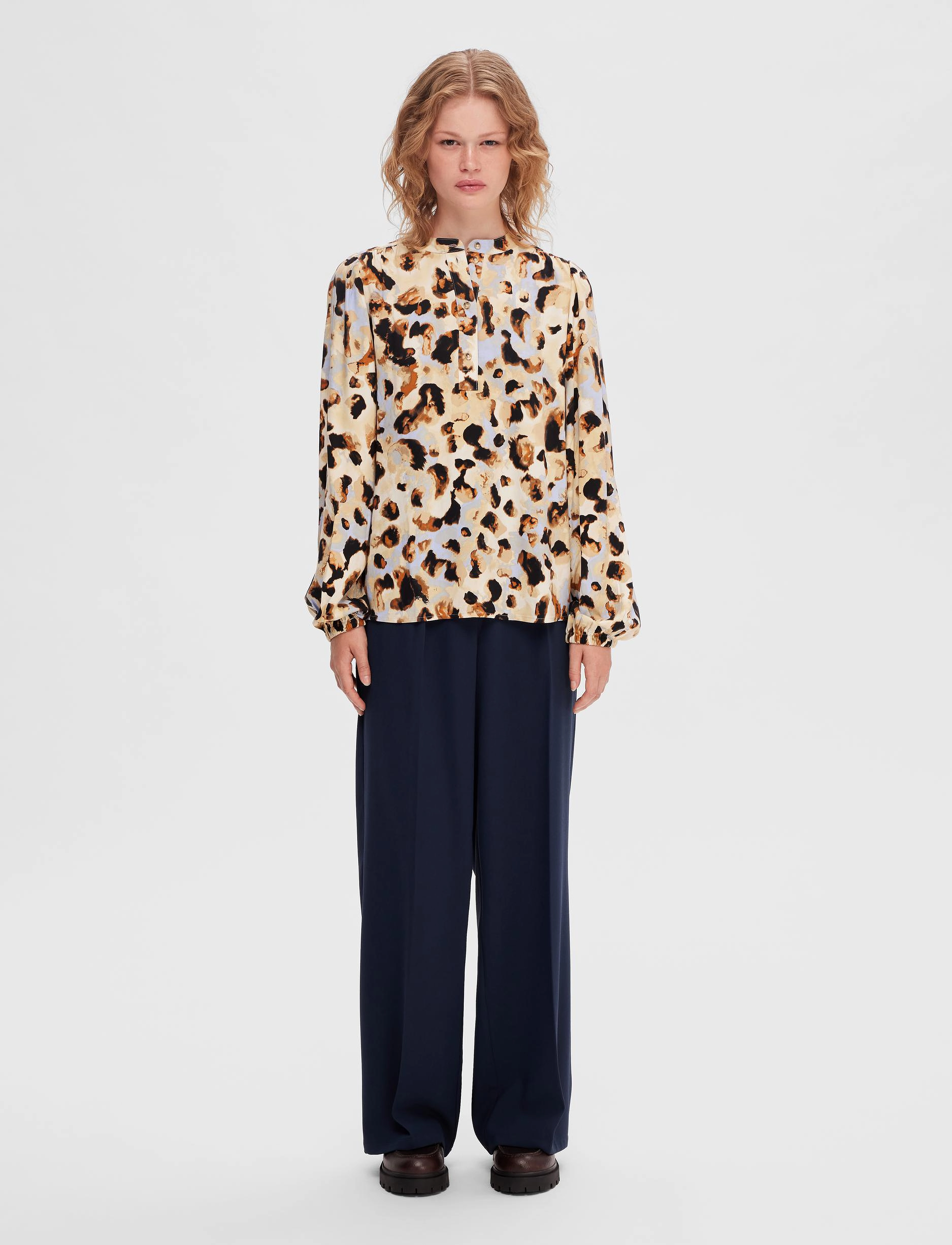 Selected - SLFSLAILA LS AOP TOP B - langærmede bluser - sandshell - 5