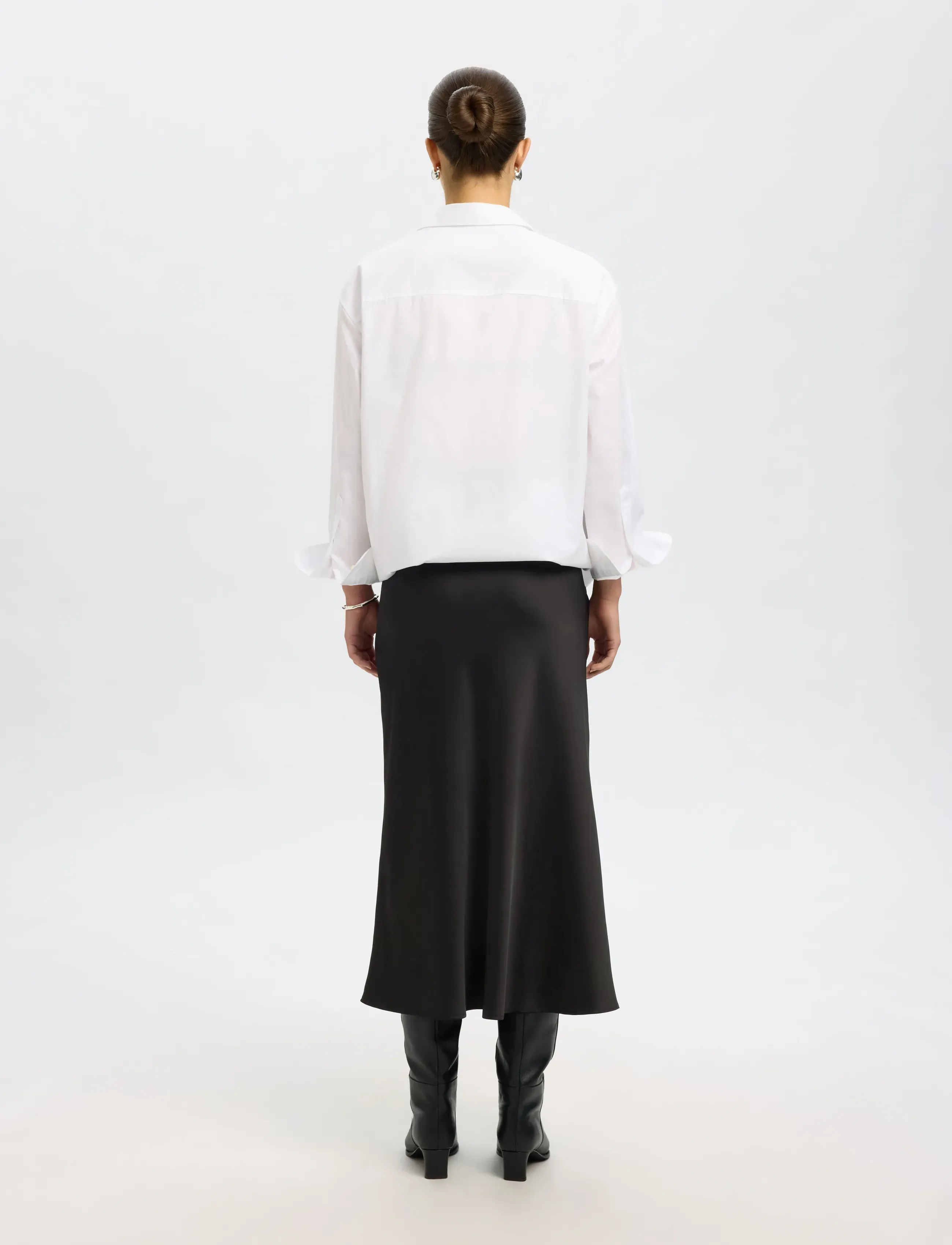 Selected - SLWLENA HW MIDI SKIRT NOOS - jupes en satin - black - 3