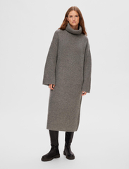 Selected Femme - SLFNEW ELINA LS KNIT HIGHNECK DRESS B - kootud kleidid - medium grey melange - 1