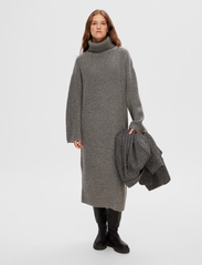 Selected Femme - SLFNEW ELINA LS KNIT HIGHNECK DRESS B - kootud kleidid - medium grey melange - 4