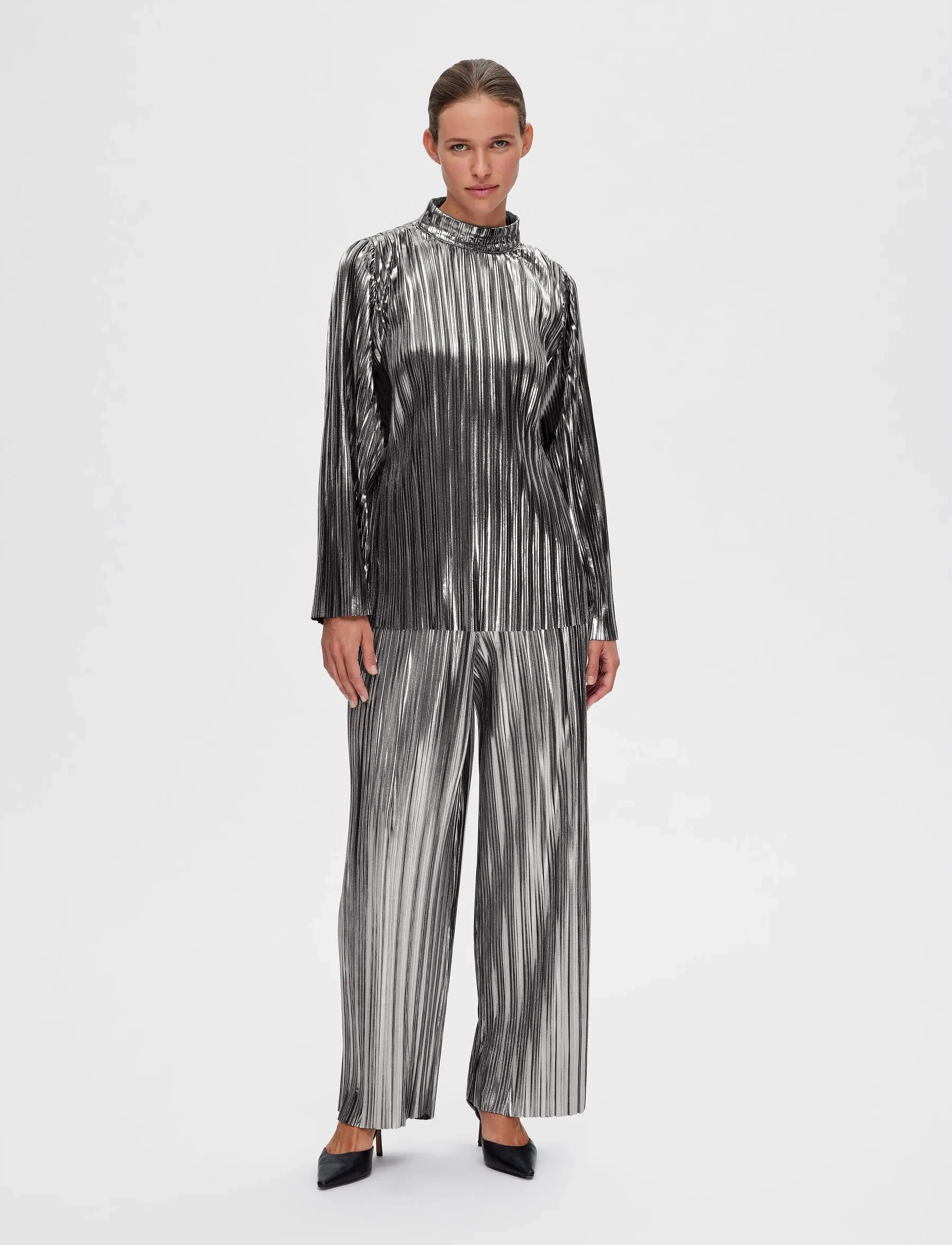 Selected - SLFNALINE LS HIGH NECK PLISSE TOP - langærmede bluser - silver - 5