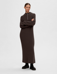 Selected Femme - SLFKAMMA HALF ZIP LS KNIT DRESS CAMP - gebreide jurken - java - 3