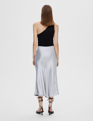 Selected Femme - SLFSILVA-LENA HW MIDI SKIRT B - satin skirts - silver - 3
