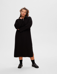 Selected Femme - SLFBLOOMIE LS KNIT DRESS HALF ZIP - kootud kleidid - black - 6
