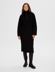 Selected Femme - SLFBLOOMIE LS KNIT DRESS HALF ZIP - kootud kleidid - black - 7