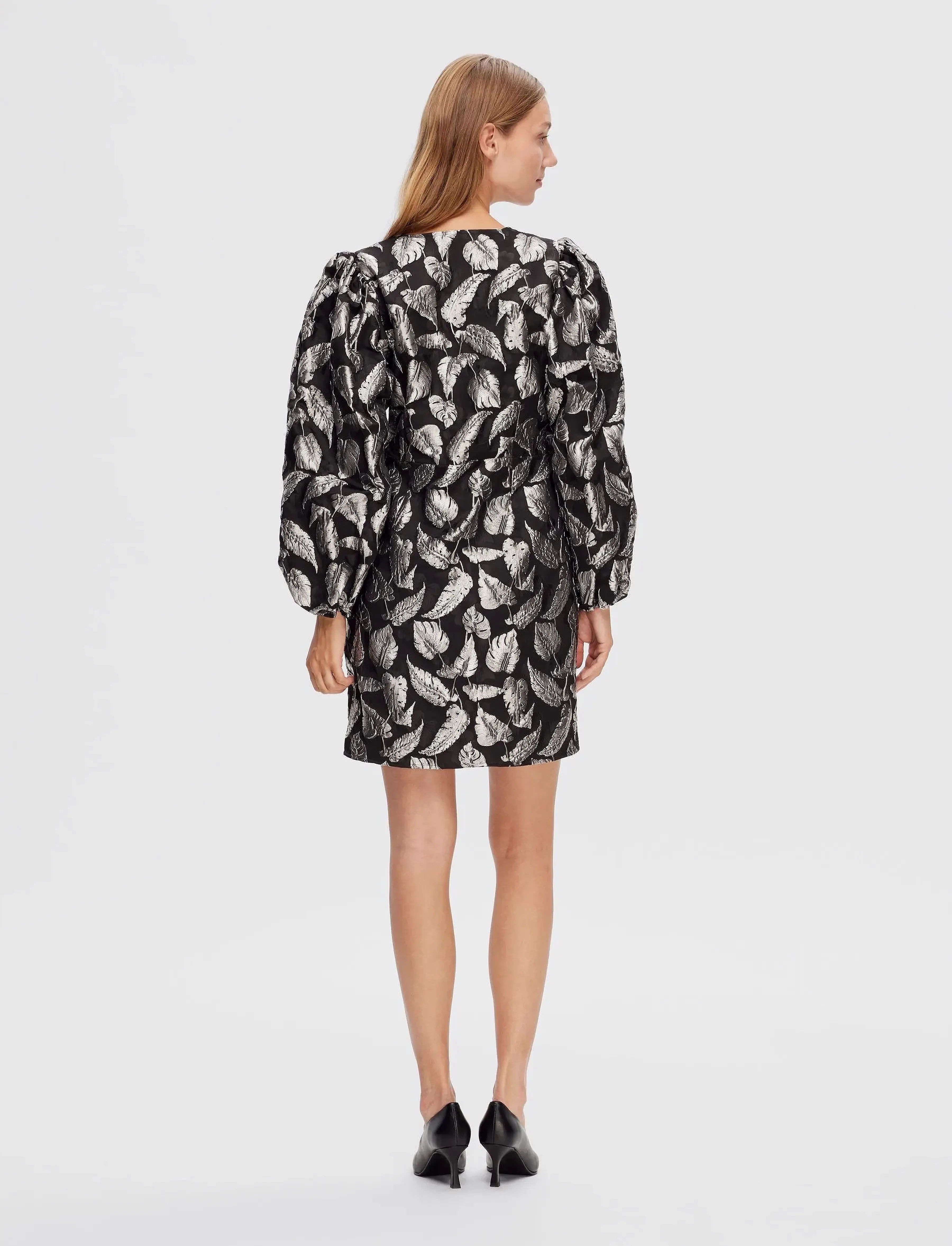 Selected - SLFPAULA SILVER LEAF LS SHORT DRESS B - festkjoler - silver - 4