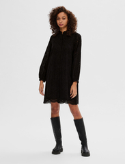 Selected Femme - SLFTATIANA LS SHORT EMBR DRESS NOOS - korte kjoler - black - 5