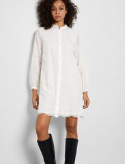Selected Femme - SLFTATIANA LS SHORT EMBR DRESS NOOS - korte jurken - bright white - 4
