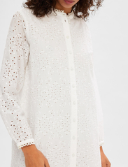 Selected Femme - SLFTATIANA LS SHORT EMBR DRESS NOOS - korta klänningar - bright white - 5