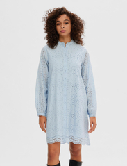 Selected Femme - SLFTATIANA LS SHORT EMBR DRESS NOOS - korta klänningar - cashmere blue - 1