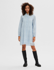 Selected Femme - SLFTATIANA LS SHORT EMBR DRESS NOOS - korta klänningar - cashmere blue - 5