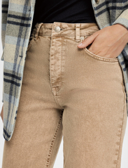 Selected Femme - SLFALICE-CORA HW LATTE DENIM WIDE JEANS - brede jeans - beige denim - 4
