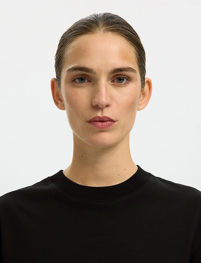 Selected - SLFRELAX COLWOMAN SS MOCK NECK TEE NOOS - t-shirts - black - 4