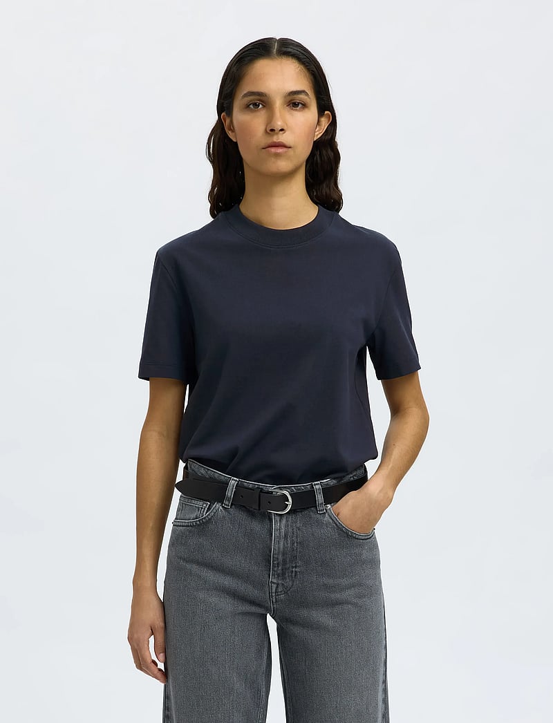 Selected - SLFRELAX COLWOMAN SS MOCK NECK TEE NOOS - t-shirts - dark sapphire - 0