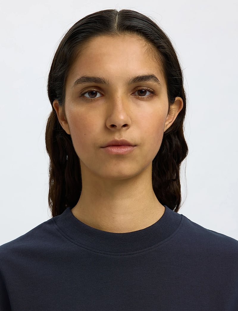 Selected - SLFRELAX COLWOMAN SS MOCK NECK TEE NOOS - t-shirts - dark sapphire - 4