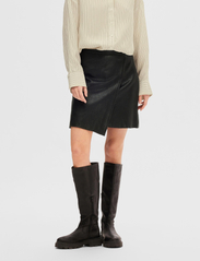 Selected Femme - SLFCAROL HW SHORT LEATHER SKIRT - leather skirts - black - 1
