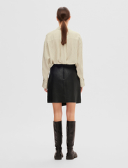 Selected Femme - SLFCAROL HW SHORT LEATHER SKIRT - leather skirts - black - 2