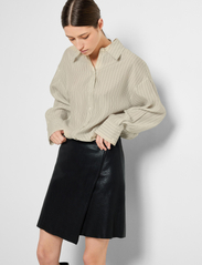 Selected Femme - SLFCAROL HW SHORT LEATHER SKIRT - leather skirts - black - 3