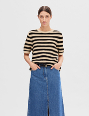 Selected Femme - SLFDORA SS KNIT O-NECK - t-shirty & zopy - birch - 1