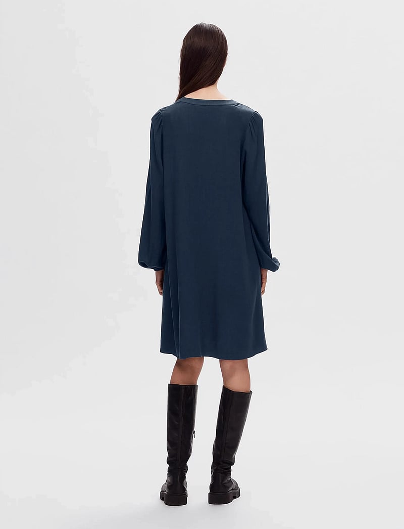 Selected - SLFVIVA LS SHORT V-NECK DRESS NOOS - kurze kleider - dark sapphire - 2