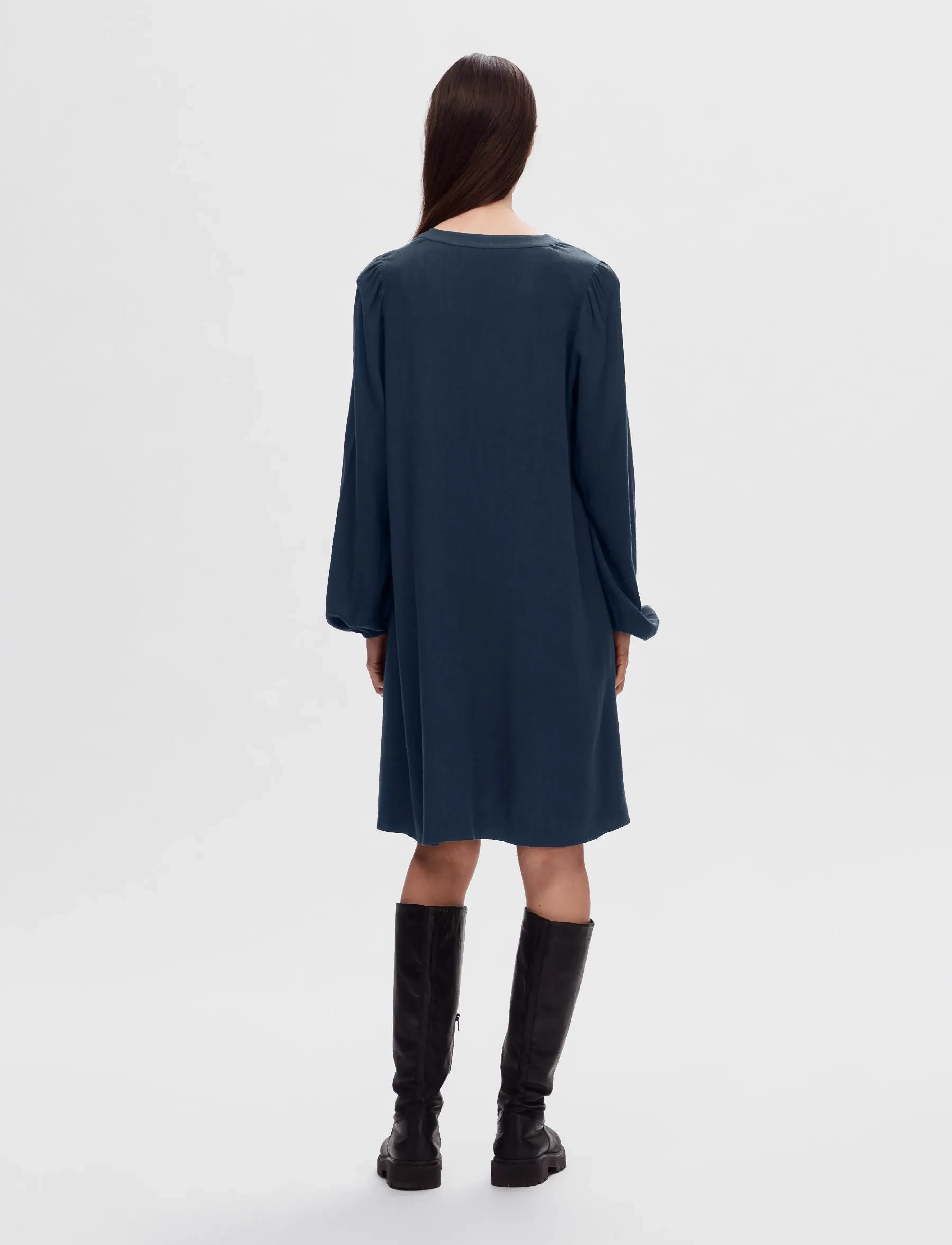 Selected - SLFVIVA LS SHORT V-NECK DRESS NOOS - robes courtes - dark sapphire - 2