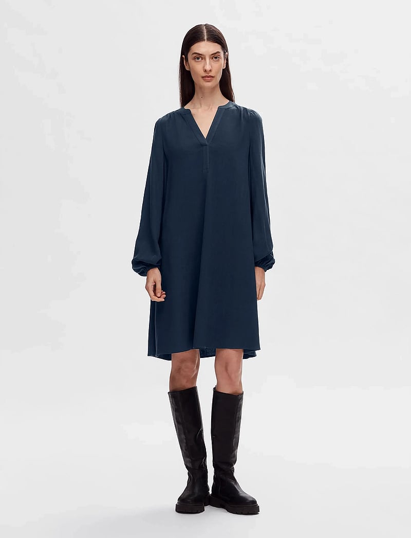 Selected - SLFVIVA LS SHORT V-NECK DRESS NOOS - kurze kleider - dark sapphire - 3