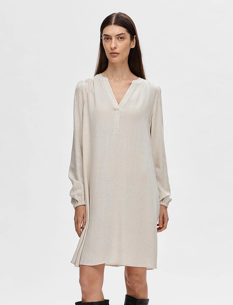 Selected - SLFVIVA LS SHORT V-NECK DRESS NOOS - kurze kleider - sandshell - 0